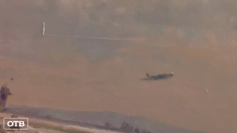 Екатеринбургские художники устроили авиапленэр на летном поле аэропорта Кольцово