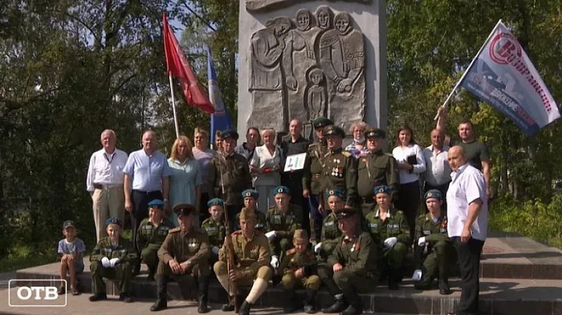В Полевском родственникам погибшего фронтовика передали солдатский медальон
