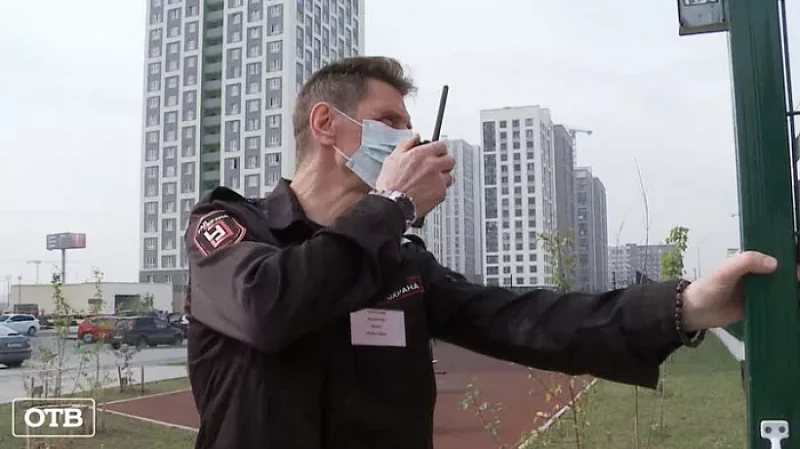 Екатеринбургские бойцы Росгвардии провели тренировки в 200 школах города