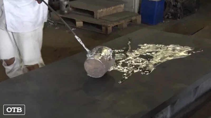 Екатеринбургский художник создаёт новый арт-объект из вторсырья