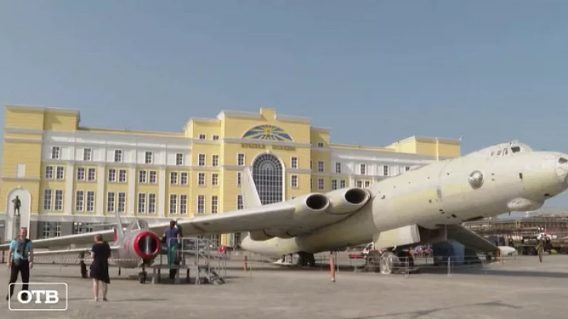 Два самолета собрали ко Дню ВВС в Музейном комплексе УГМК