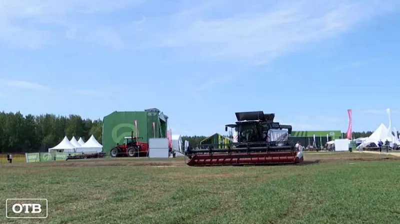 Евгений Куйвашев посетил главную сельскохозяйственную выставку страны