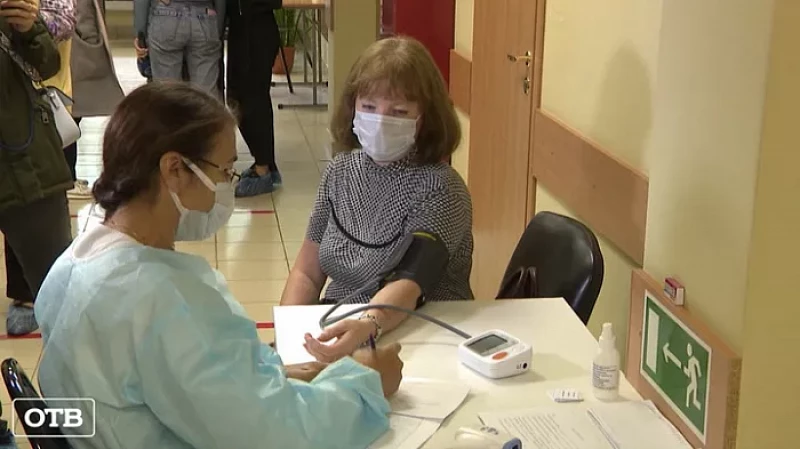 Более 300 сотрудников фитнес-клубов Екатеринбурга приняли участие в массовой вакцинации