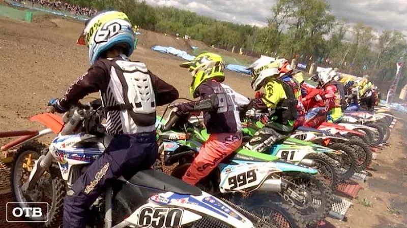 В Каменске-Уральском прошел этап чемпионата России по суперкроссу