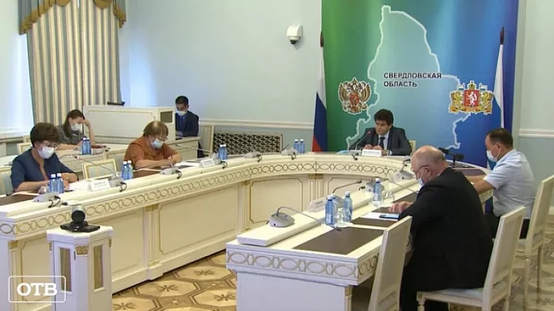 Свердловские власти взяли под контроль выплату единовременных пособий на школьников