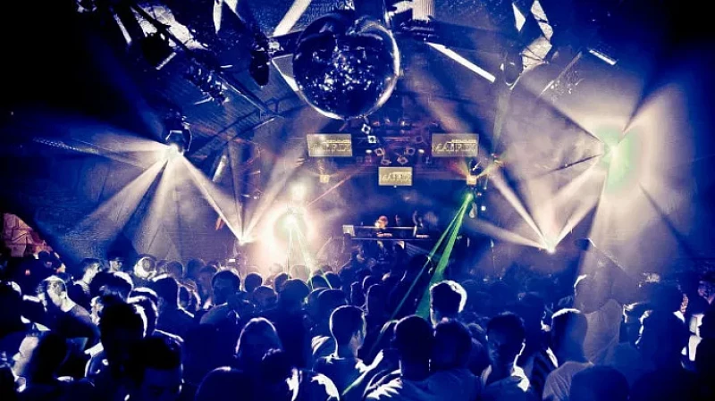 Россиянам до 21 года могут запретить посещение ночных заведений