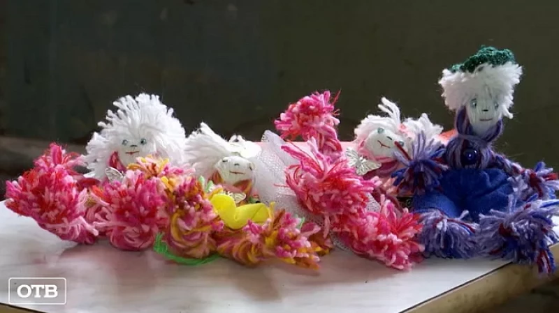 В Екатеринбурге мастерица с инвалидностью делает необычных кукол