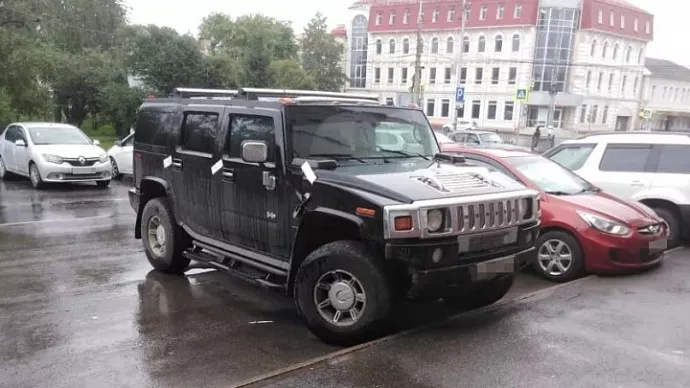 У жителя Нижнего Тагила за долги арестовали Hummer