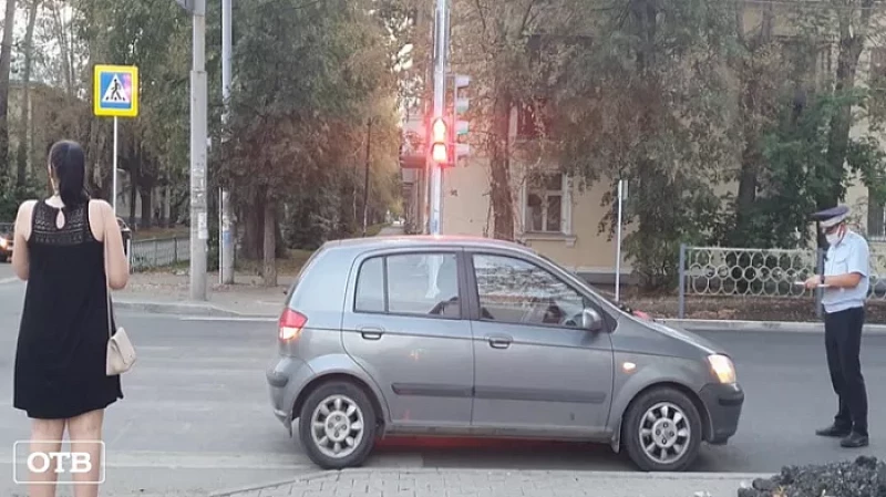 В Екатеринбурге выясняют обстоятельства аварии, в которой пострадал юный самокатчик