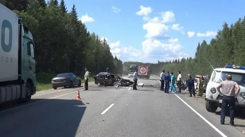 На Пермском тракте неопытный водитель устроил встречное ДТП: трое погибли