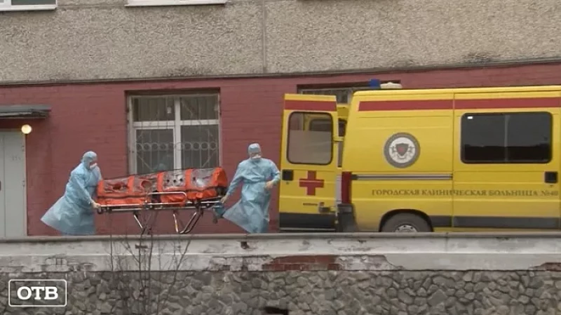 В Екатеринбурге за сутки 484 человек заразились коронавирусом, 17 скончались