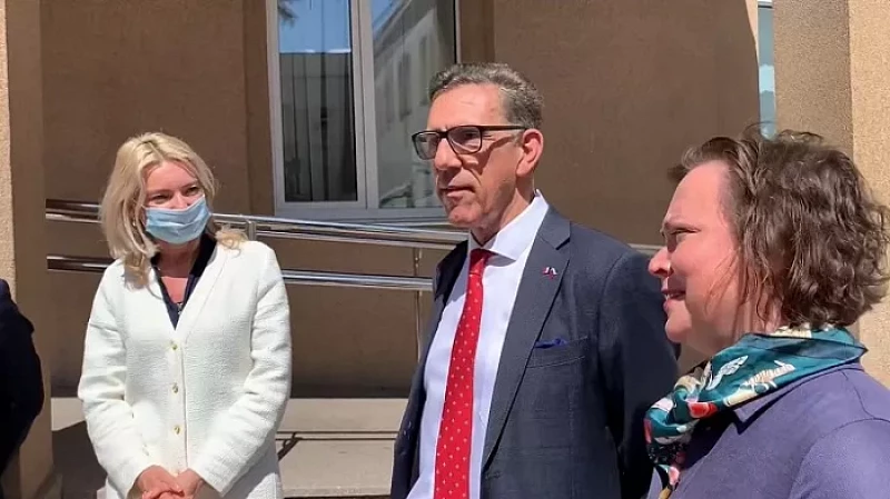 Генконсульство Франции передало обеды медикам «красных зон» больниц Екатеринбурга