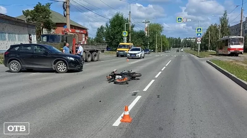 В Нижнем Тагиле мотоциклист получил тяжелые травмы в ДТП с иномаркой