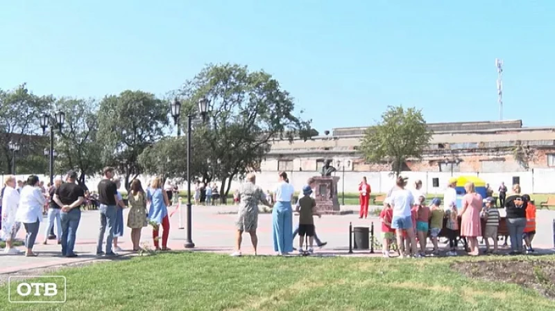 В Ирбите завершилась реконструкция сквера в исторической части города