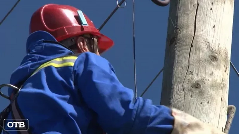 В Белоярском районе энергетики обесточили дома неплательщиков