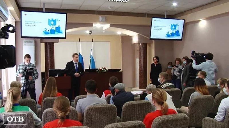 Михаил Мурашко обсудил со студентами УрГМУ создание цифрового генетического паспорта пациента