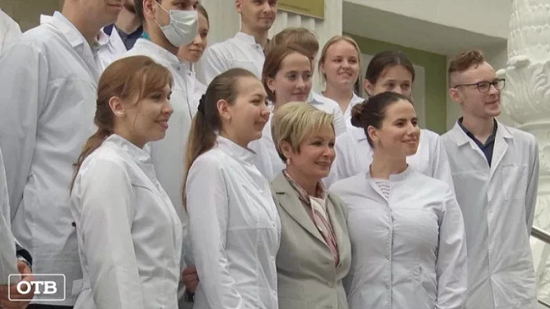 Больше 300 выпускников Уральского медуниверситета планируют работать в городах Свердловской области