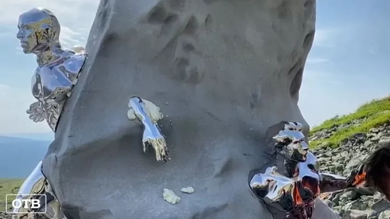 Тайный смысл: как устанавливали памятник погибшим дятловцам на горе Отортен