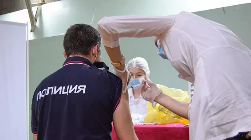 Полицейские Екатеринбурга проходят вакцинацию от COVID-19