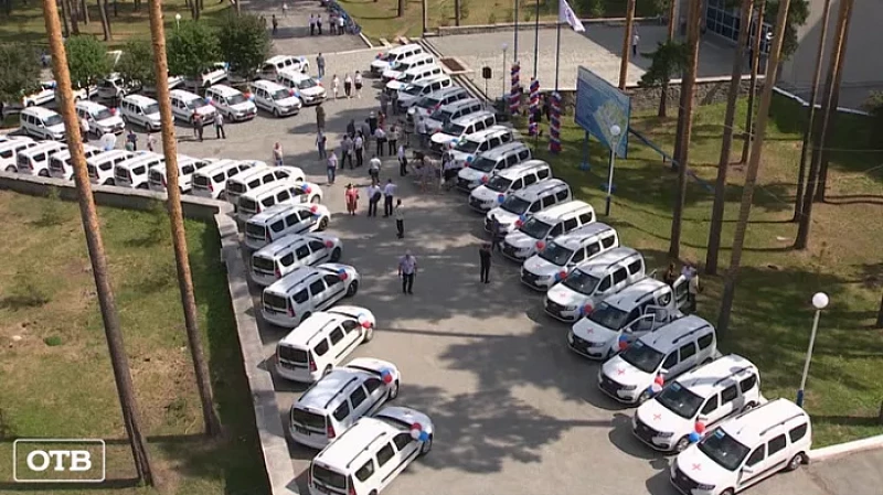 50 спецавтомобилей получили больницы Свердловской области