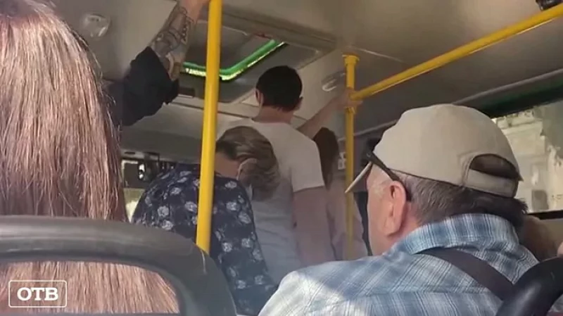 Тайный пассажир: в Екатеринбурге проверили соблюдение ПДД водителями автобусов