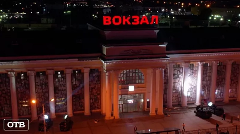 «Лучи Победы» осветили привокзальную площадь в Екатеринбурге