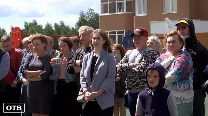 Обманутые дольщики ЖК «Кольцовский дворик» получили ключи от своих квартир