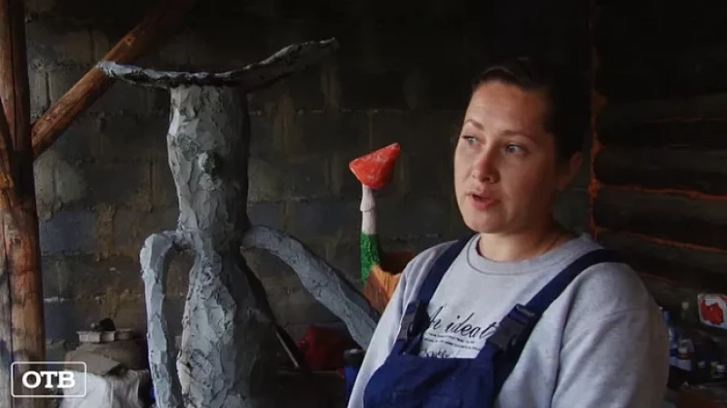 200-литровая пивная кружка: сотрудница администрации из Лёвихи изготавливает скульптуры из цемента