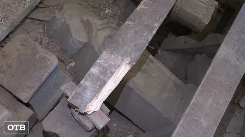 В основании здания почтового отделения Старопышминска нашли надгробия