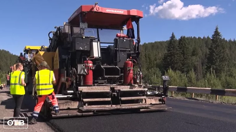 Строители ремонтируют участок трассы Нижние Серги – Михайловск в рамках нацпроекта «Безопасные и качественные дороги»