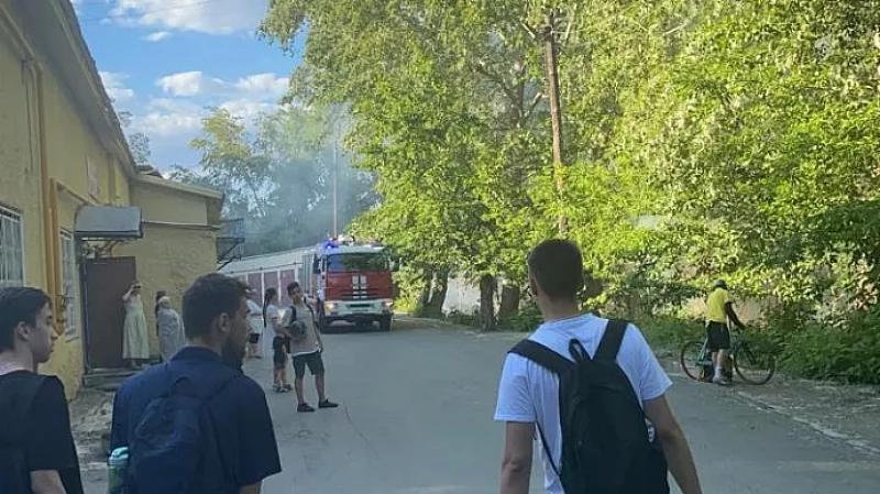 Тополиный пух, жара, июнь: в Екатеринбурге пожарные совершили почти 250 выездов за сутки