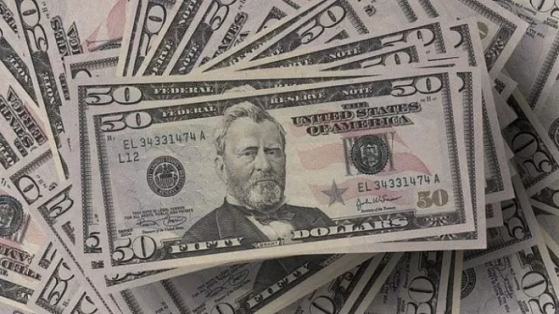 На Урале водитель предложил сотруднику ДПС взятку 50 долларов