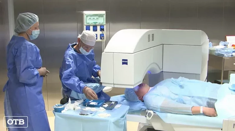 Губернатор Свердловской области учредил спецпремии для врачей и волонтёров-медиков