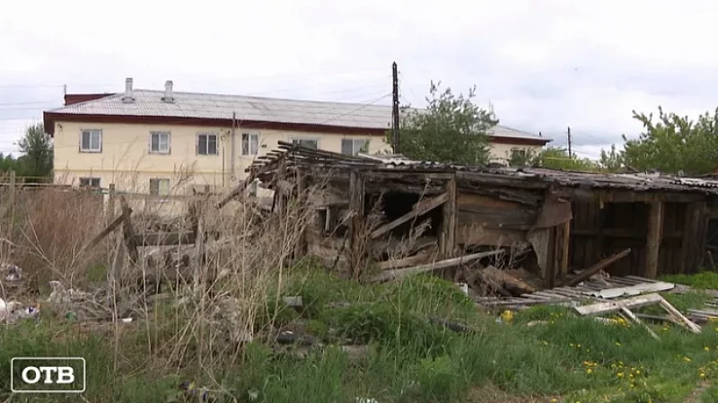 В Большом Истоке на месте будущего жилого комплекса устроили свалку