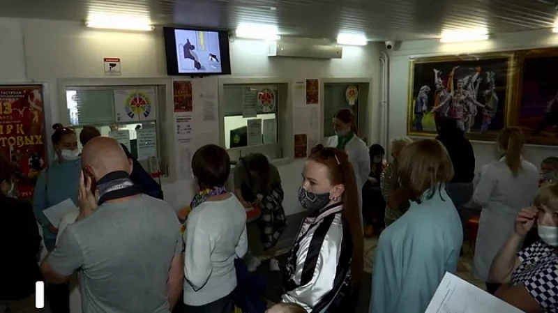 На представление – за прививку: в Екатеринбургском цирке открылся прививочный кабинет