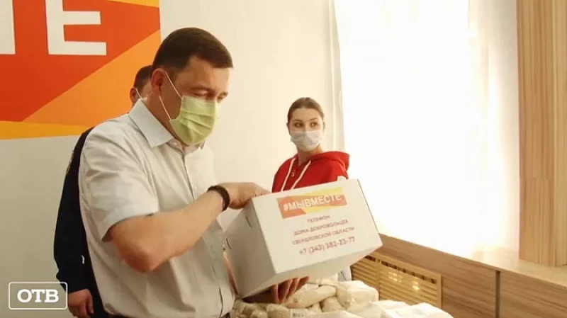 Евгений Куйвашев посетил единственный в Свердловской области Дом добровольцев