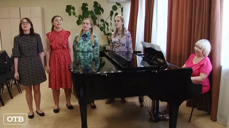 В училище имени Чайковского привезли новые музыкальные инструменты