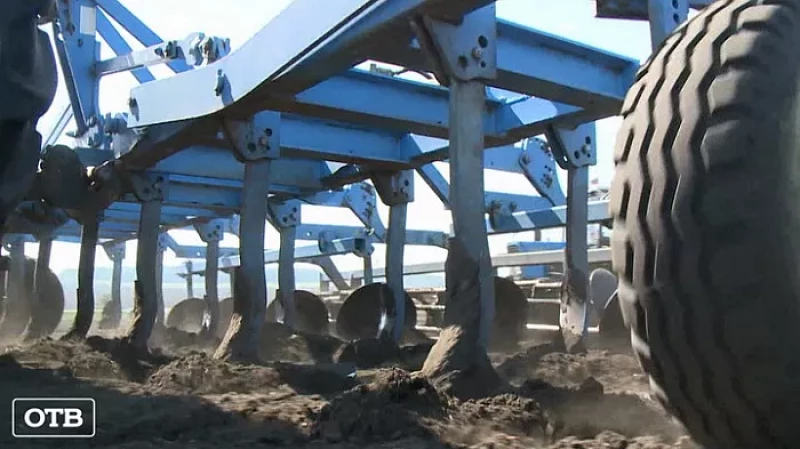 Евгений Куйвашев проверил ход посевных работ в Свердловской области