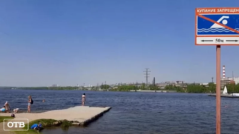 Сотрудники МЧС напомнили отдыхающим о правилах безопасности на воде