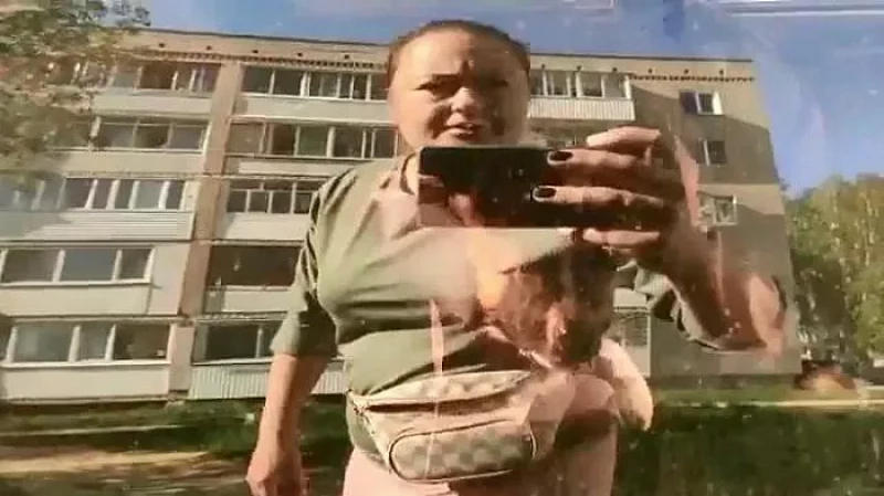 Жители Берёзовского спасли собаку, более 10 часов просидевшую в машине