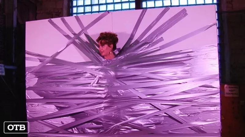 В Ночь музеев в действующем заводском цехе прошел показ необычного пластического спектакля