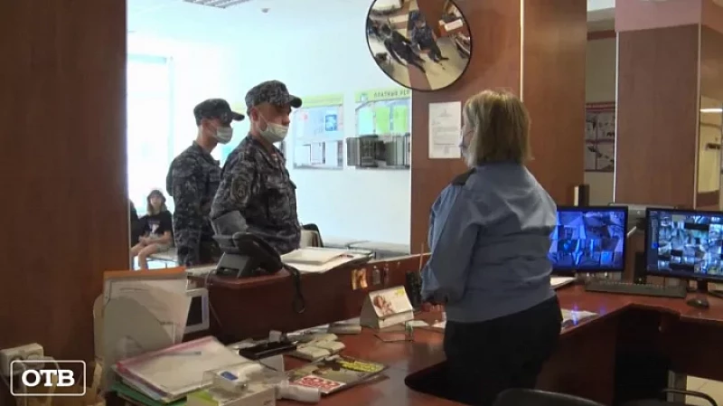 Евгений Куйвашев поручил проверить безопасность всех школ Свердловской области