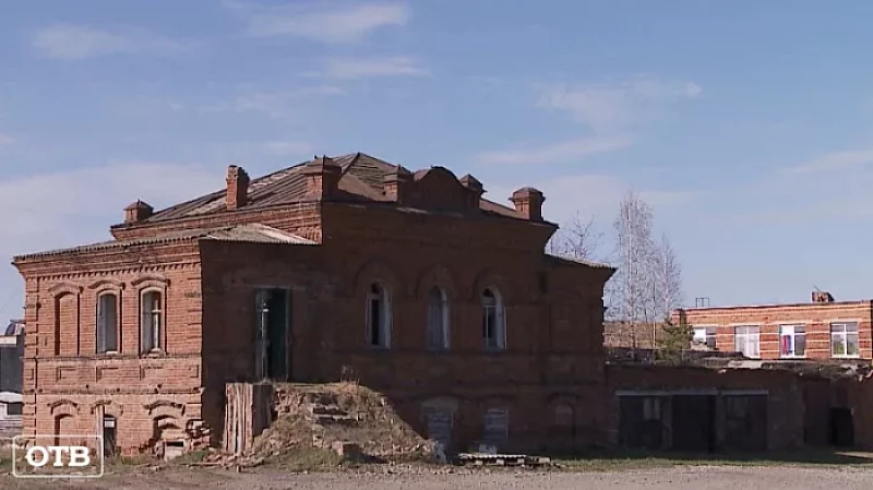 Владелец старинного здания в селе Кисловском готов продать его на стройматериалы