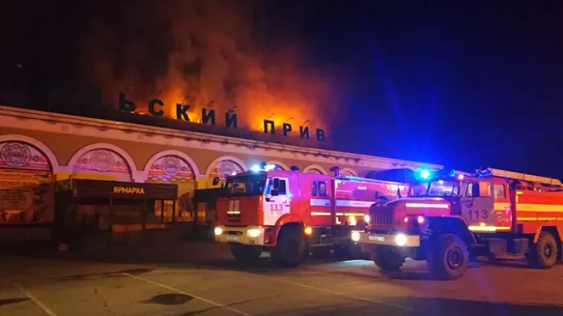 У «Арамильского привоза» всю ночь горела крыша