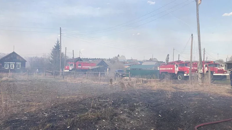 В посёлке Пышма пожар уничтожил три дома