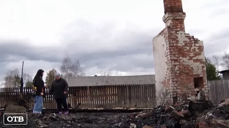 В посёлке Лая беременная и её мать-инвалид остались без дома