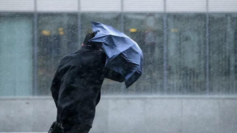 Штормовое предупреждение на Урале продлили до 1 мая