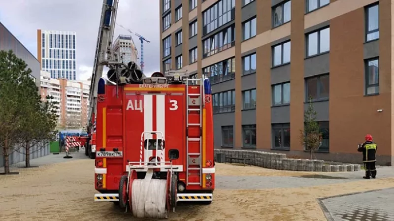 В Екатеринбурге спасли девочку из горящей квартиры на 17-м этаже