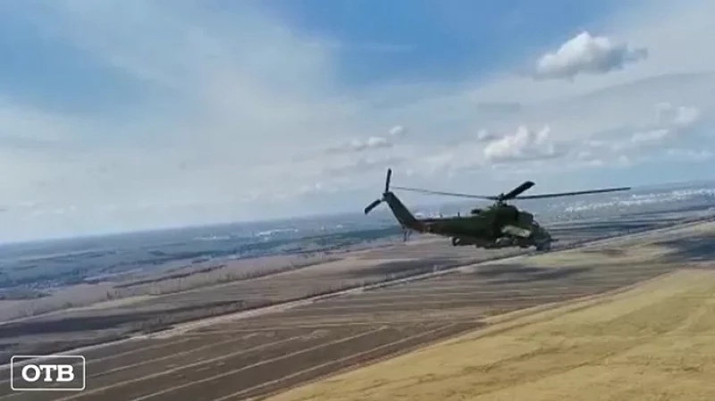 Лётчики ЦВО провели первую тренировку перед парадом Победы