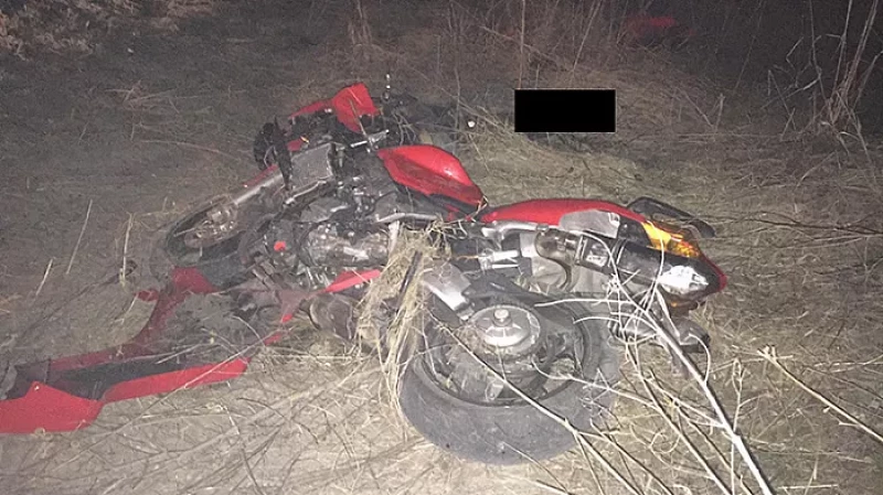 На Полевском тракте мотоциклист врезался в знак и погиб